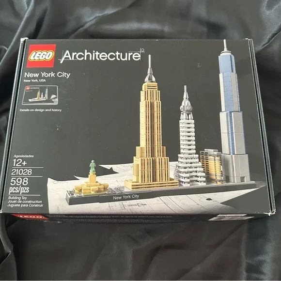 Lego Architecture New York City Set - Black, Gold, Silver, Blue, Green - Picture 2 of 13